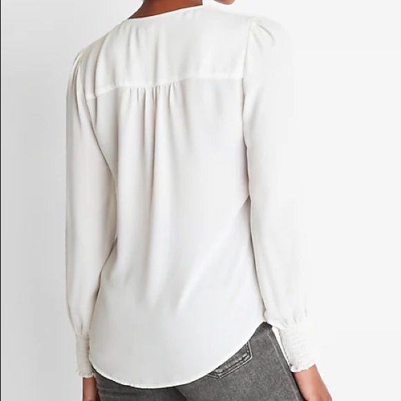EXPRESS V-Neck Button Front Top (Size: XSmall) - Picture 2 of 6